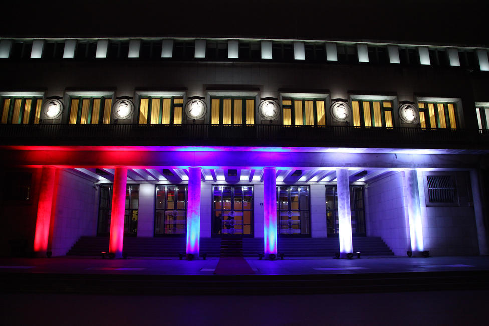 1-ulaz-u-zgradu-pokrajinske-vlade-je-bio-znaku-srpske-zastave