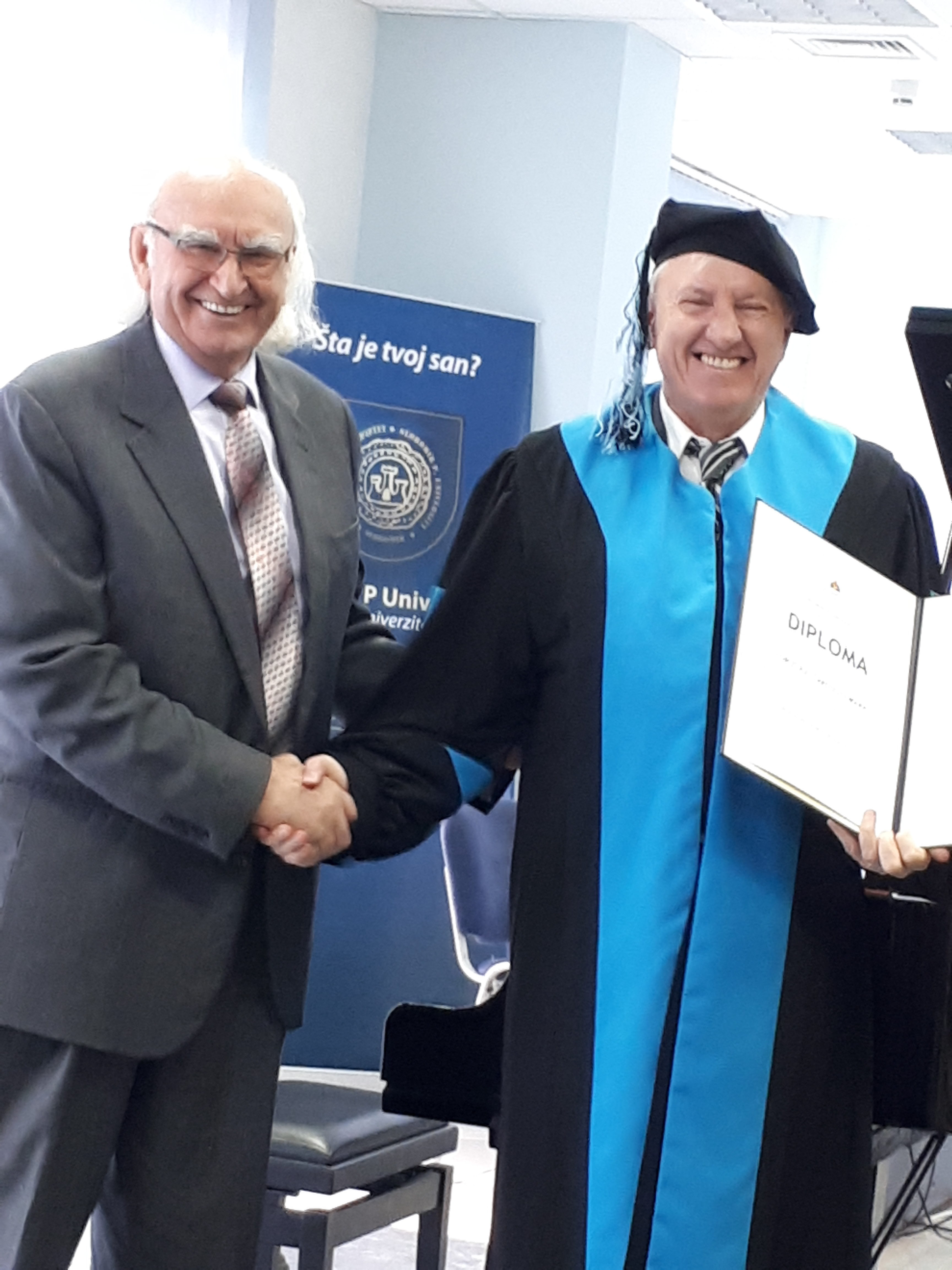 m-lopusina-sa-diplomom-doktora-nauka-dijaspore