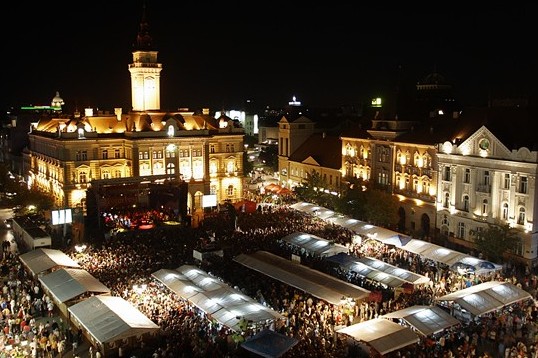 1-pogled-na-trg-slobode-za-vreme-vinske-svetkovine