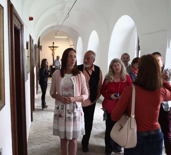 7-dragana-milosevic-za-vreme-obilaska-franjevackog-samostana