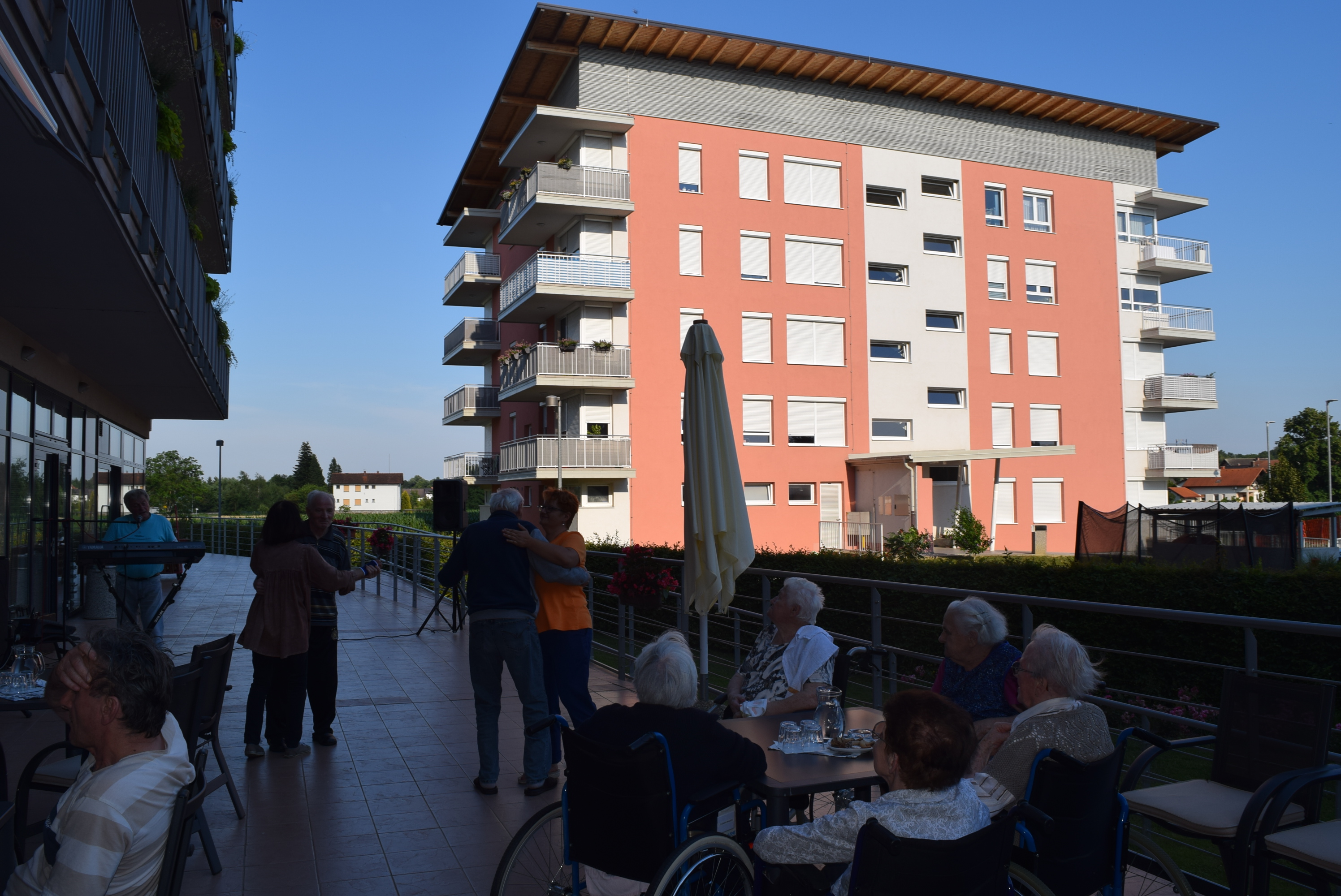 junijski-ples-na-dosor-jevi-terasi