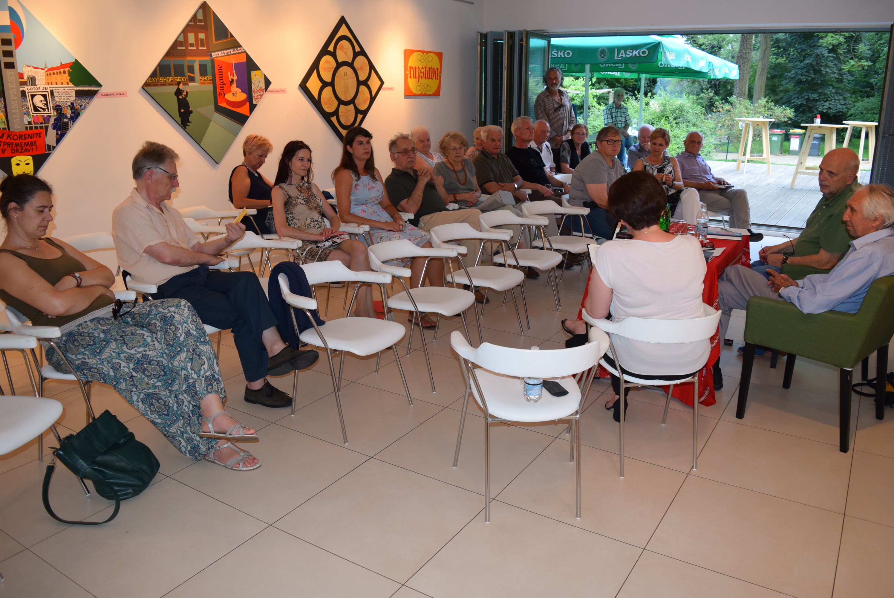 predstavitev-knjige-v-vrtu-na-petanjcih