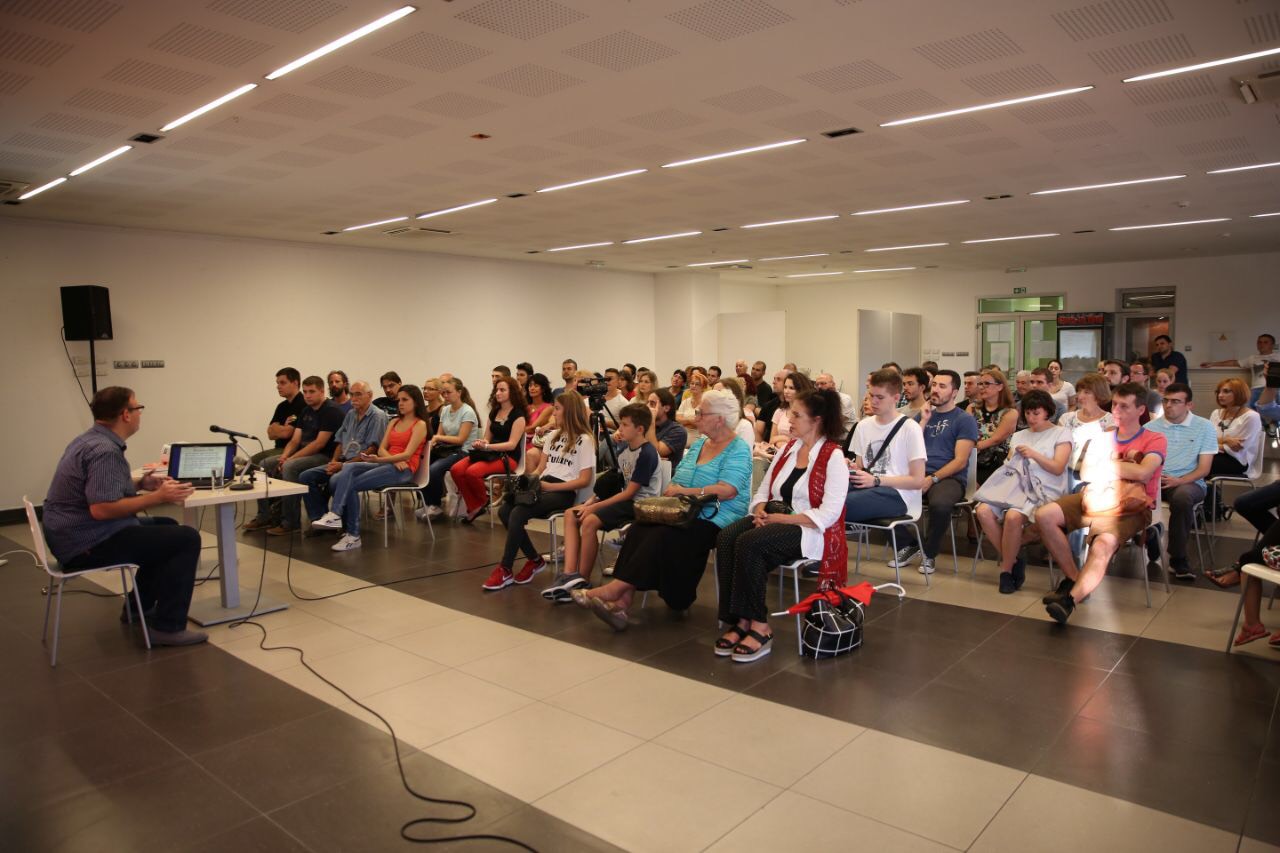 3-slusaoce-predavanja-je-posebno-intersovala-veza-drakule-sa-srbijom