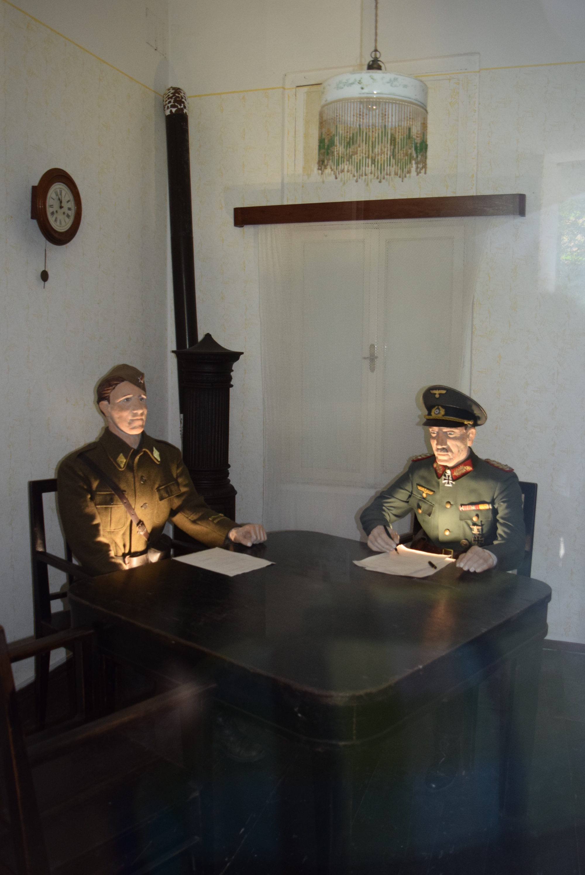 rekonstrukcija-podpisa-kapitulacije-1945