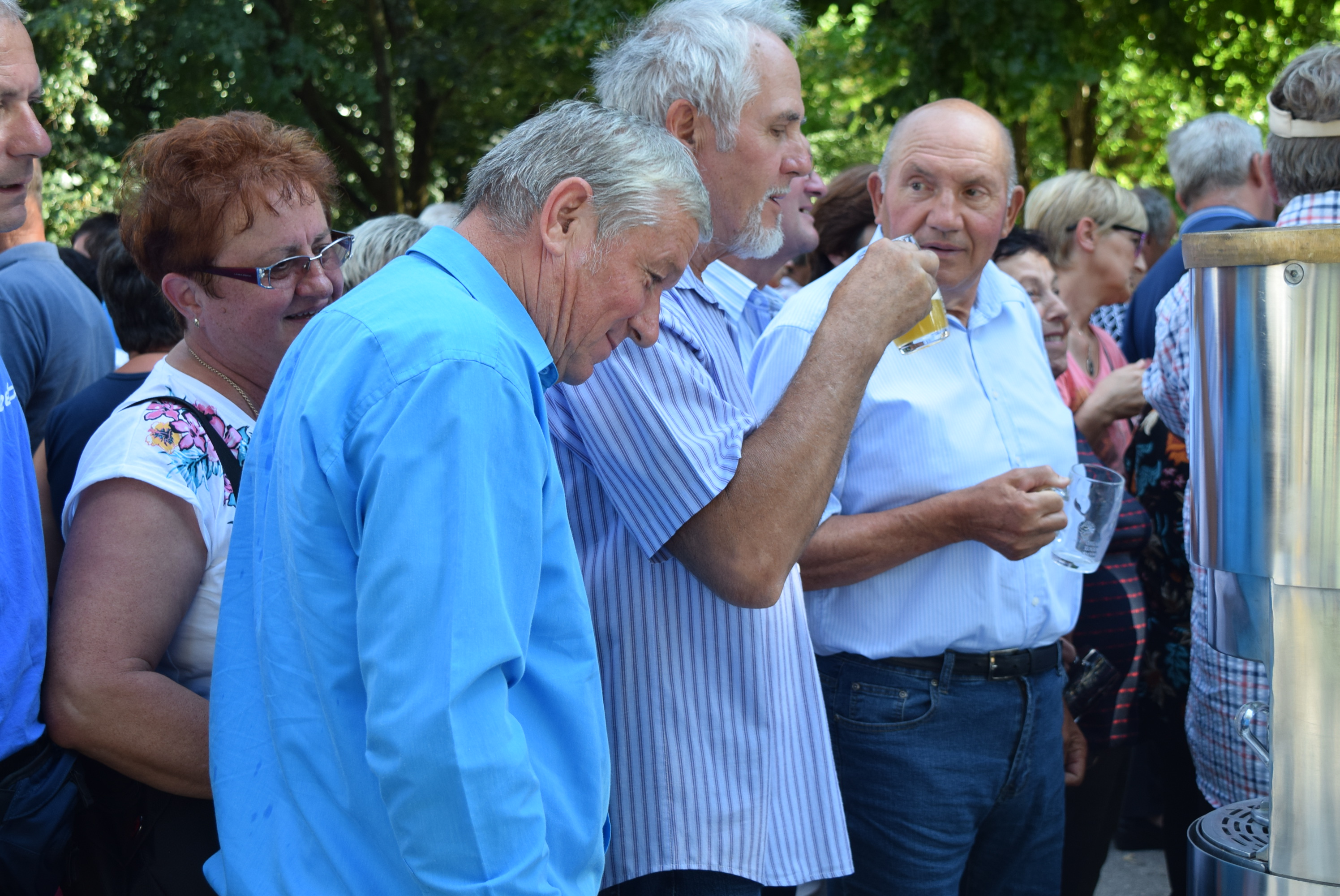 zalec-pri-fontani-piva