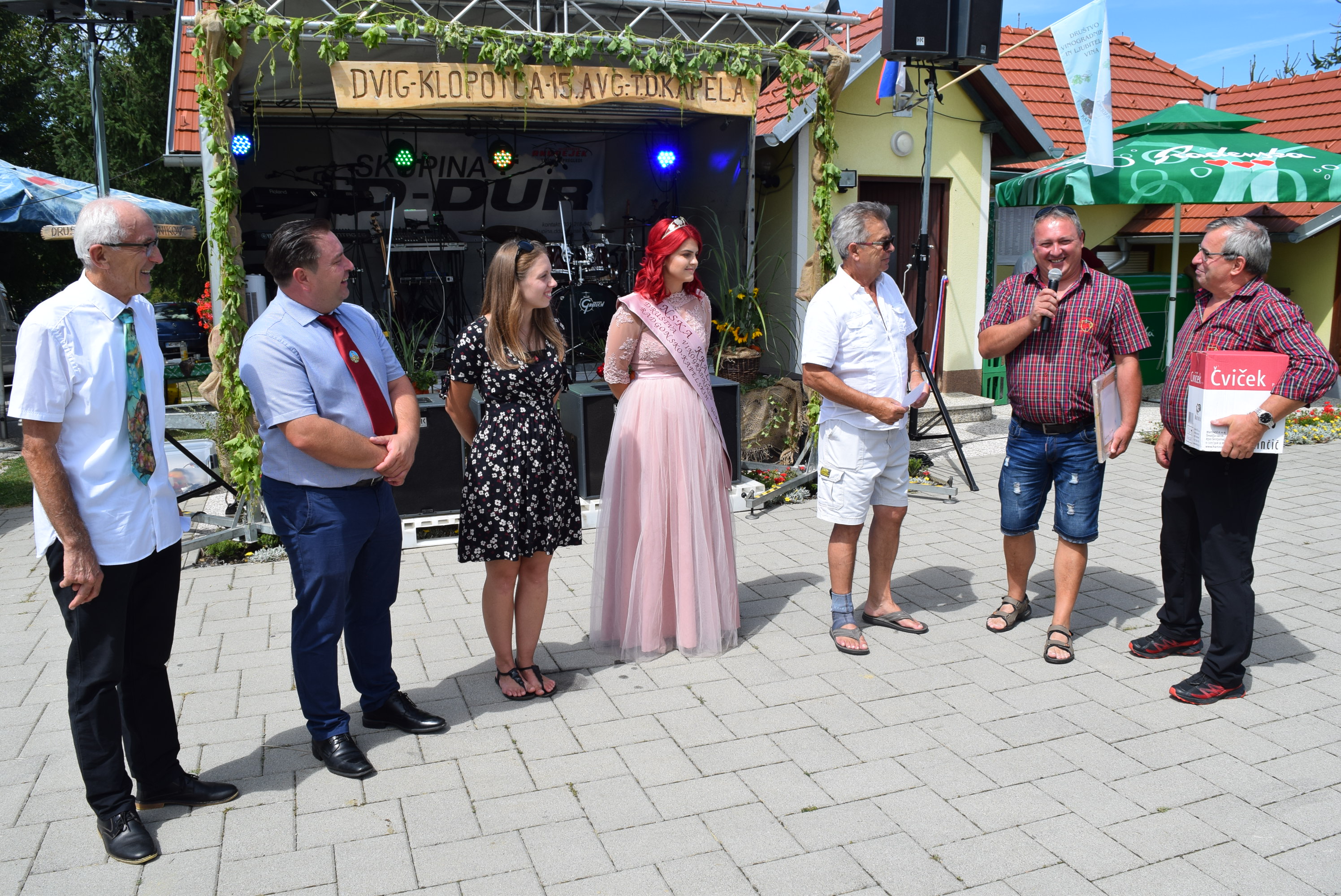 predstavniki-drustva-vinogradnikov-sentjernej