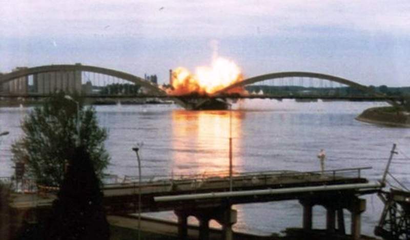 6-tuzno-secanje-23-april-1999-nato-avijacija-bombarduje-most