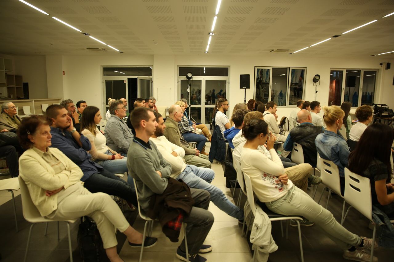 2-prepuna-sala-kulturnog-centra-novi-sad