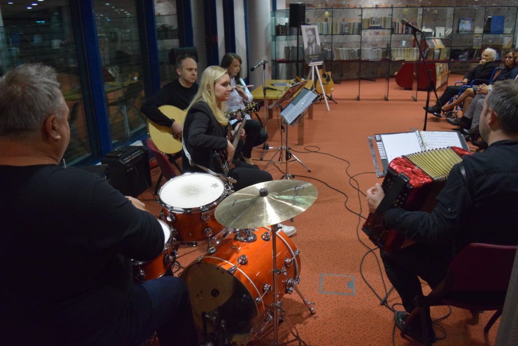 glasbena-skupina-harfa-kinnor