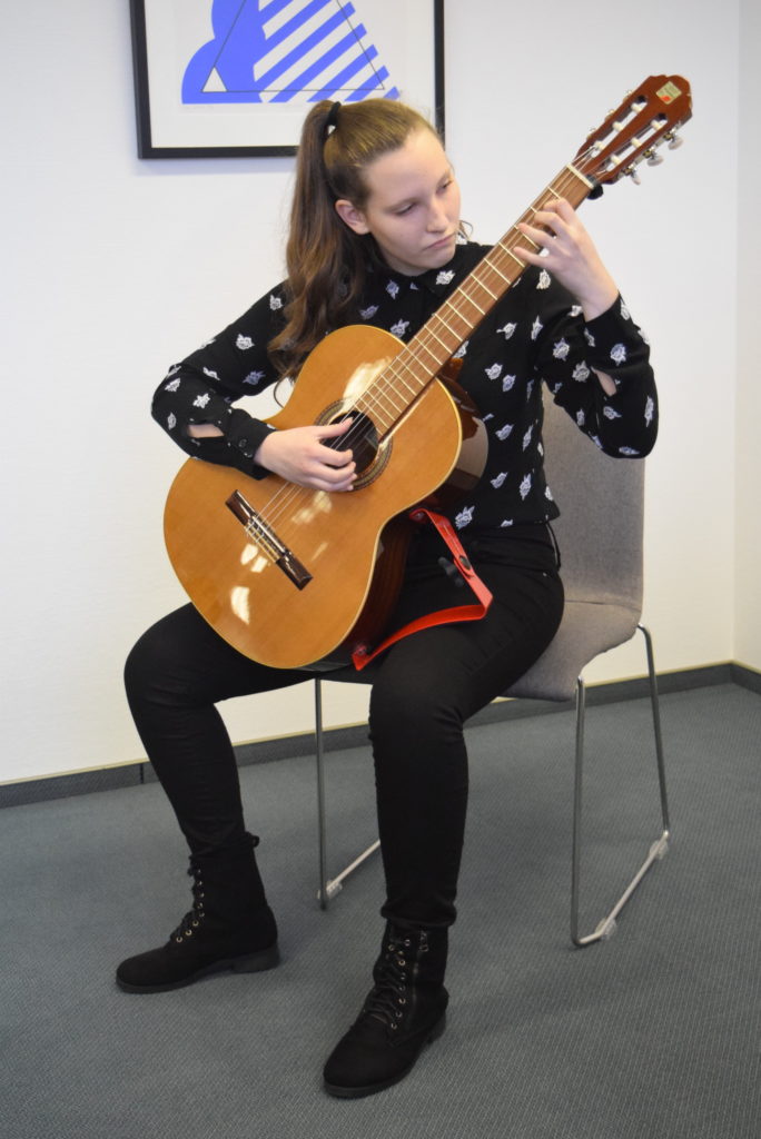 mlada-kitaristka-tamara-sijanec