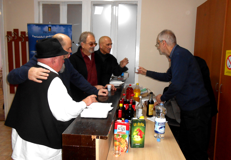 11-goste-je-pocastio-zoran-kolundzija