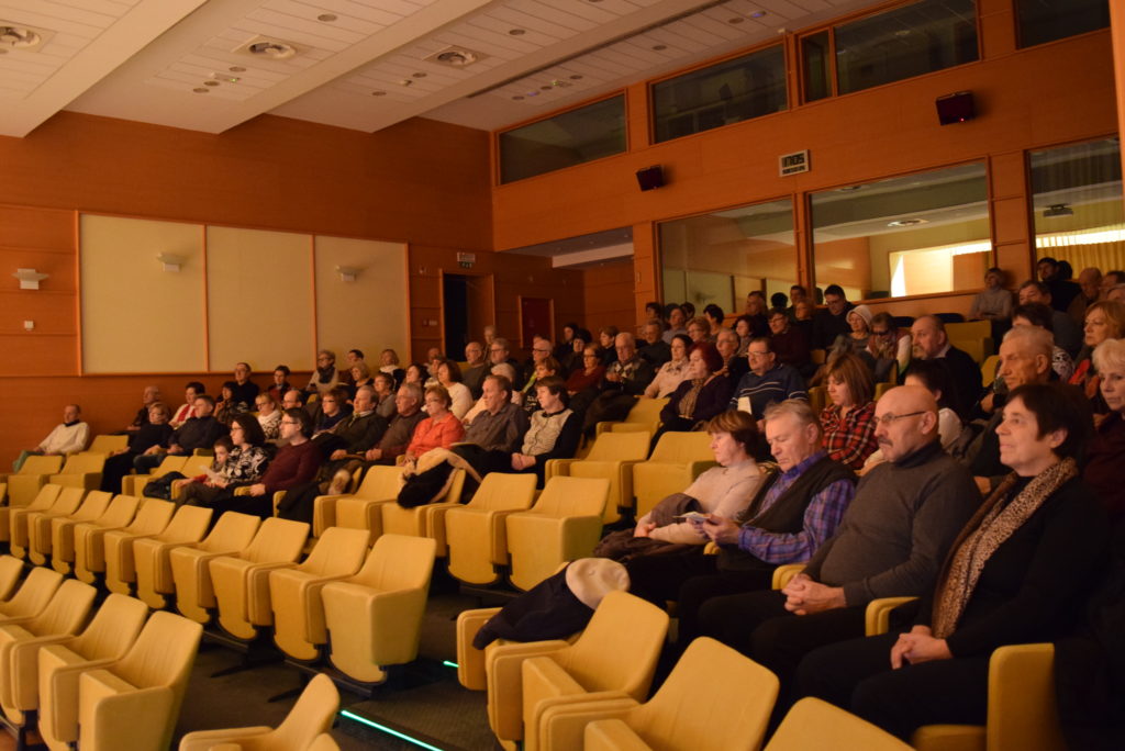 v-kongresni-dvorani-hotela-radin