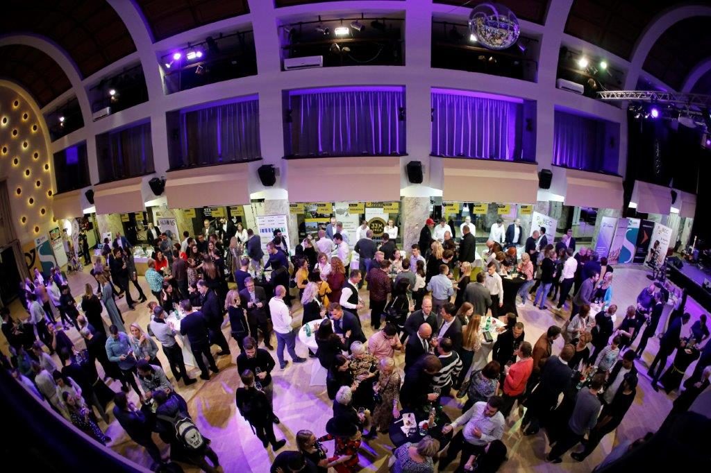 vec-kot-800-obiskovalcev-je-uzivalo-v-veceru-s-pubeci