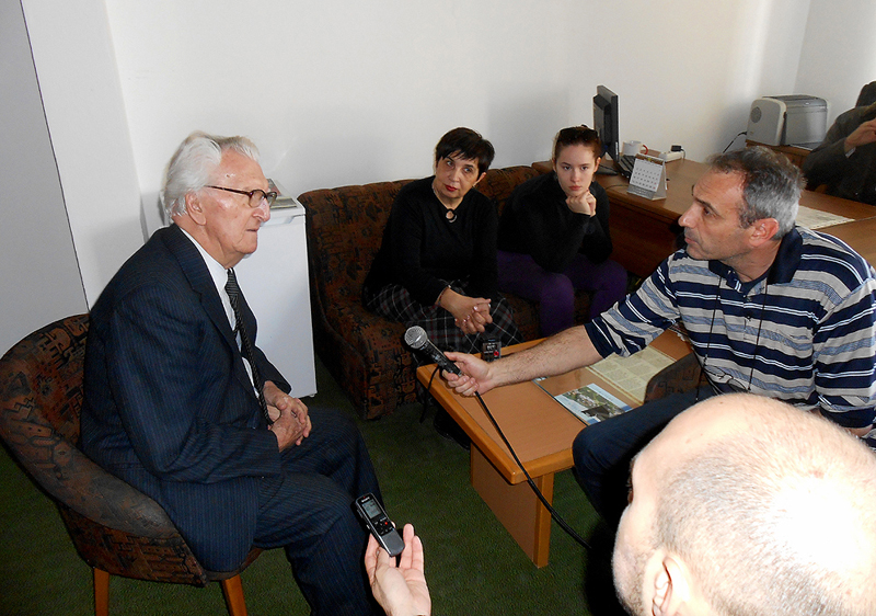 2-vujicic-je-odgovarao-na-mnoga-pitanja-novinara