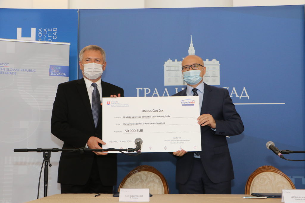 gradonacelnik-novog-sada-milos-vucevic-i-ambasador-slovacke-republike-fedor-rosoha-s-desna