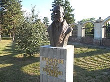 https://upload.wikimedia.org/wikipedia/commons/thumb/b/be/Lazar_Dun%C4%91erski.jpg/220px-Lazar_Dun%C4%91erski.jpg